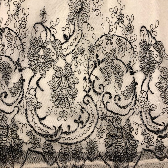 Maurices Beautiful & Classic Creamy White & Black Lace Netted A-line Blouse SZ S - Picture 4 of 10